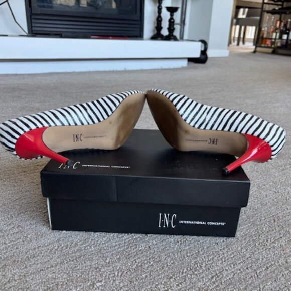 INC Women's Stripe Black and White Zitah Pointed Toe Pumps in Perfect Condition - Picture 6 of 7